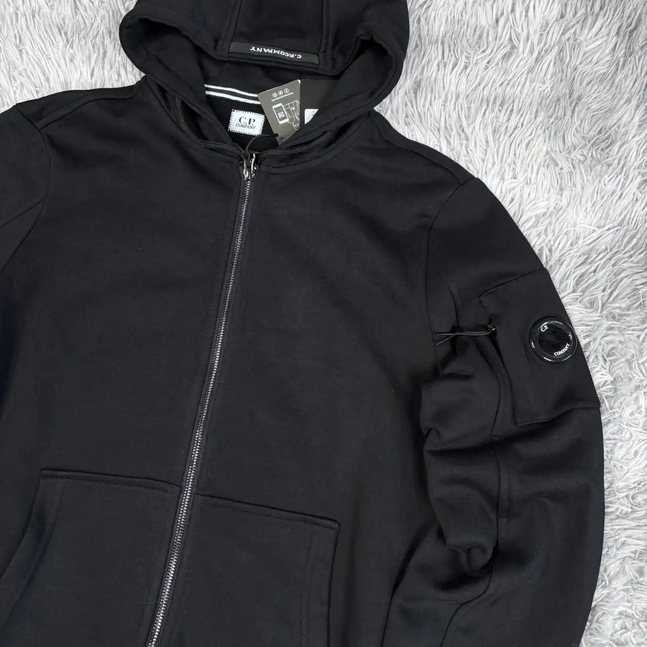 Худи CP COMPANY размер М новое - Верхняя одежда (Одежда) в Санкт-Петербург