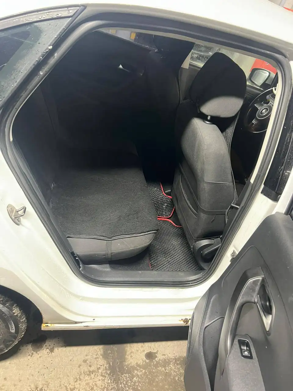 Автомобиль 2013 года с идеальным мотором и коробкой - Авто в Санкт-Петербург