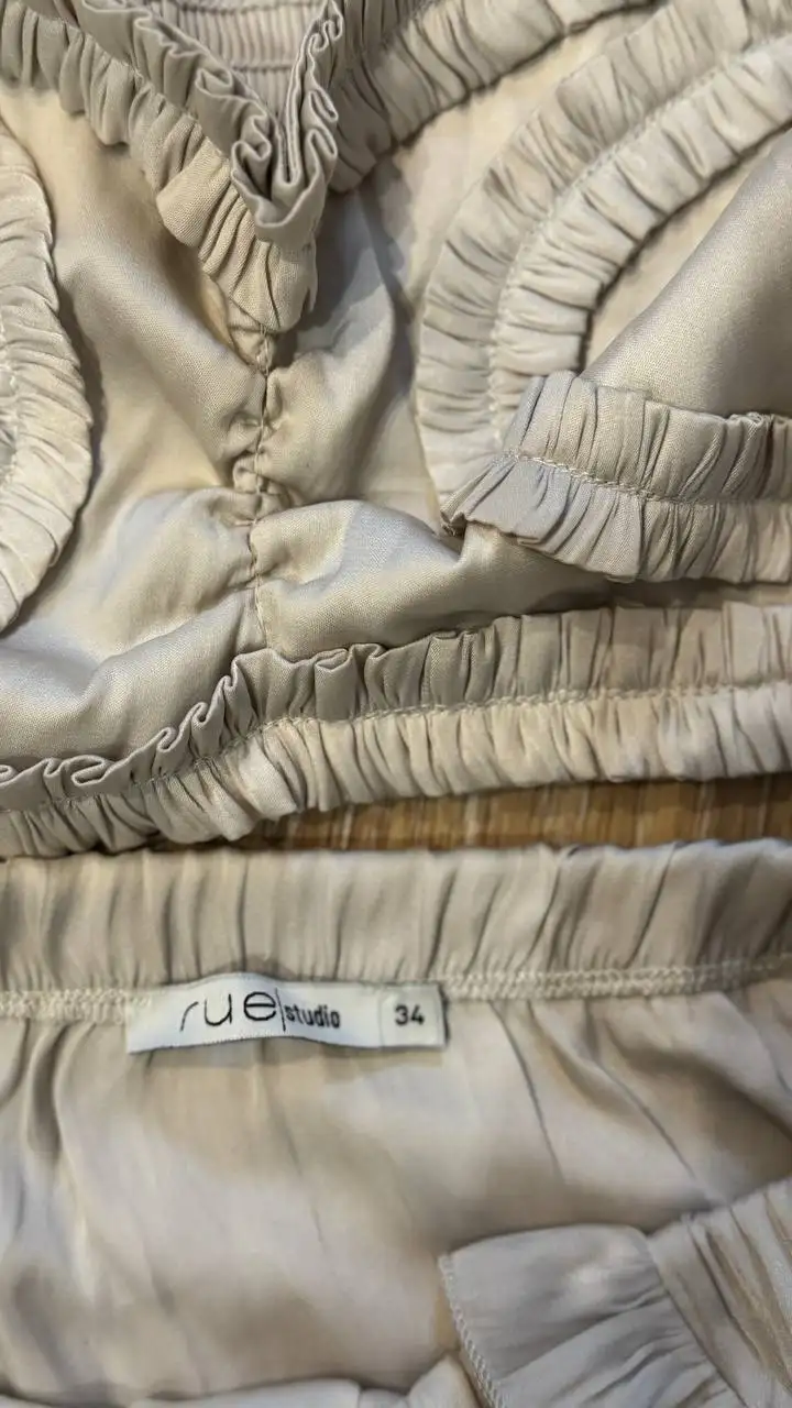 Шикарный дизайнерский костюм - Костюмы (Одежда) в Санкт-Петербург