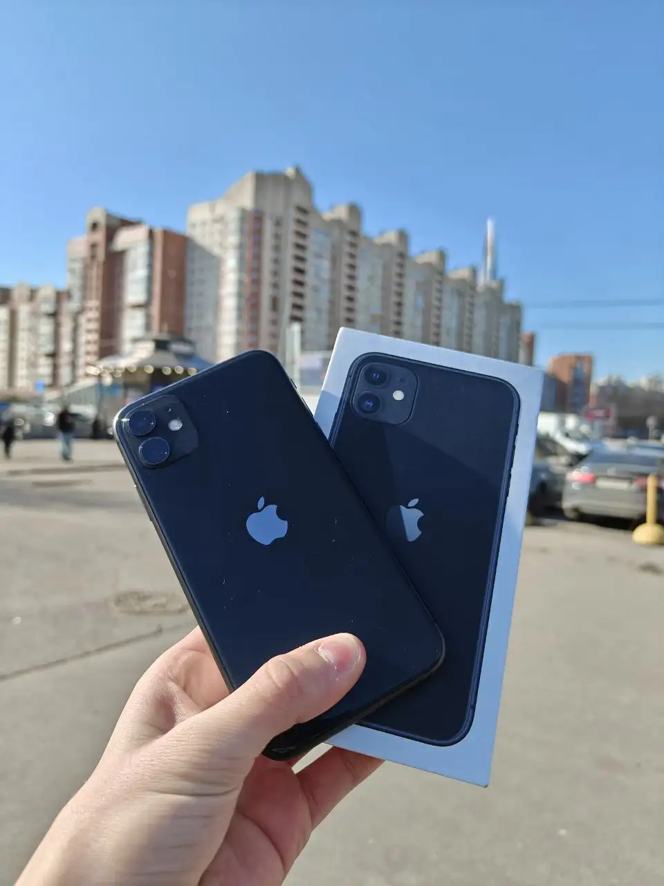 iPhone 11 64 Гб с небольшим изгибом - Смартфоны (Электроника) в Санкт-Петербург