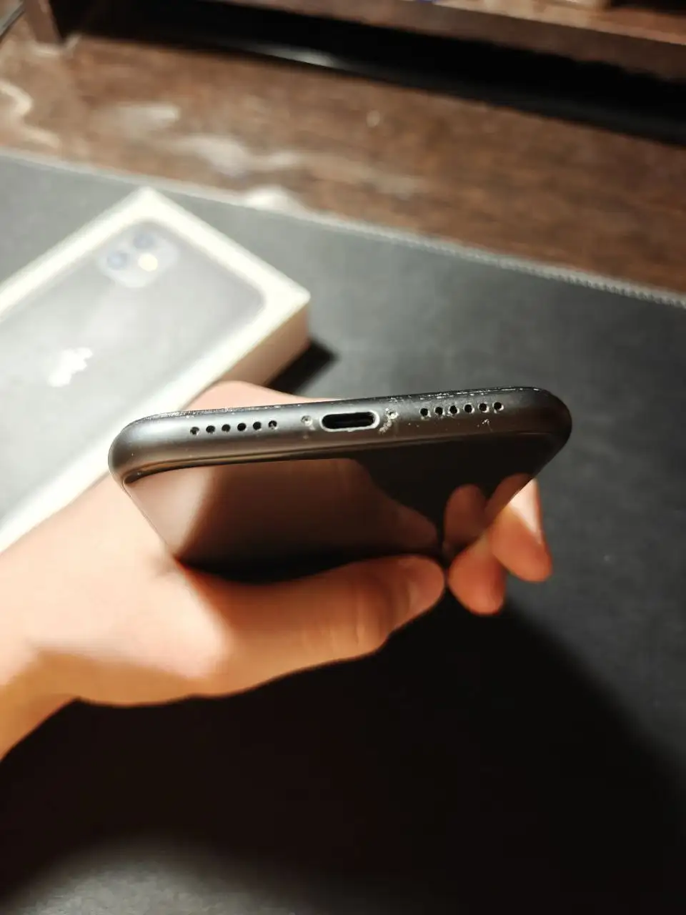 iPhone 11 64 Гб с небольшим изгибом - Смартфоны (Электроника) в Санкт-Петербург