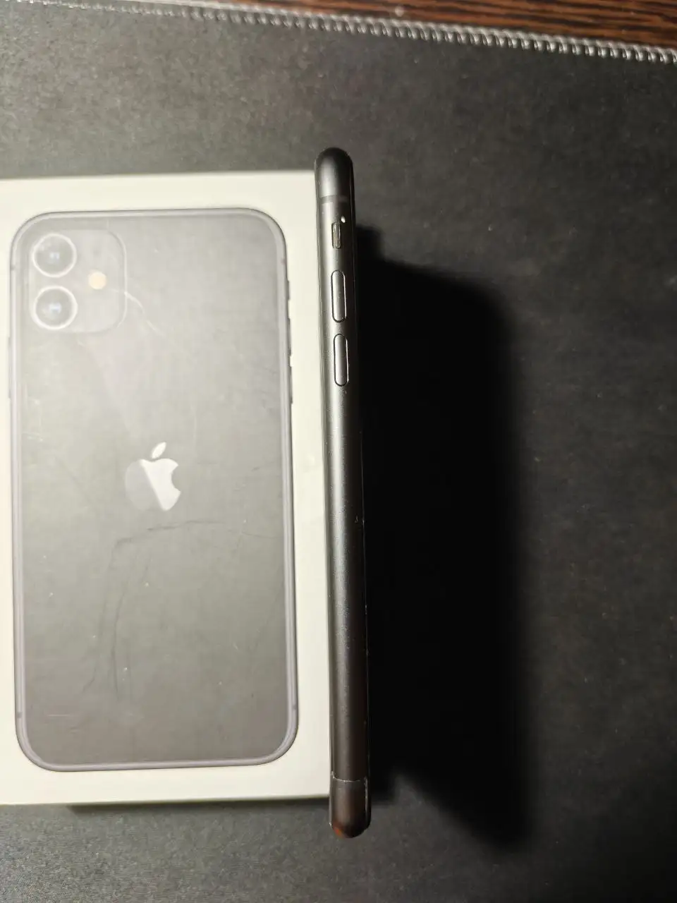 iPhone 11 64 Гб с небольшим изгибом - Смартфоны (Электроника) в Санкт-Петербург