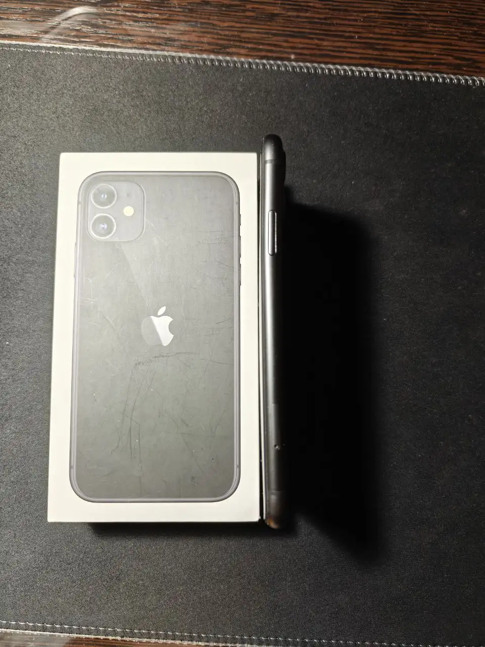 iPhone 11 64 Гб с небольшим изгибом - Смартфоны (Электроника) в Санкт-Петербург