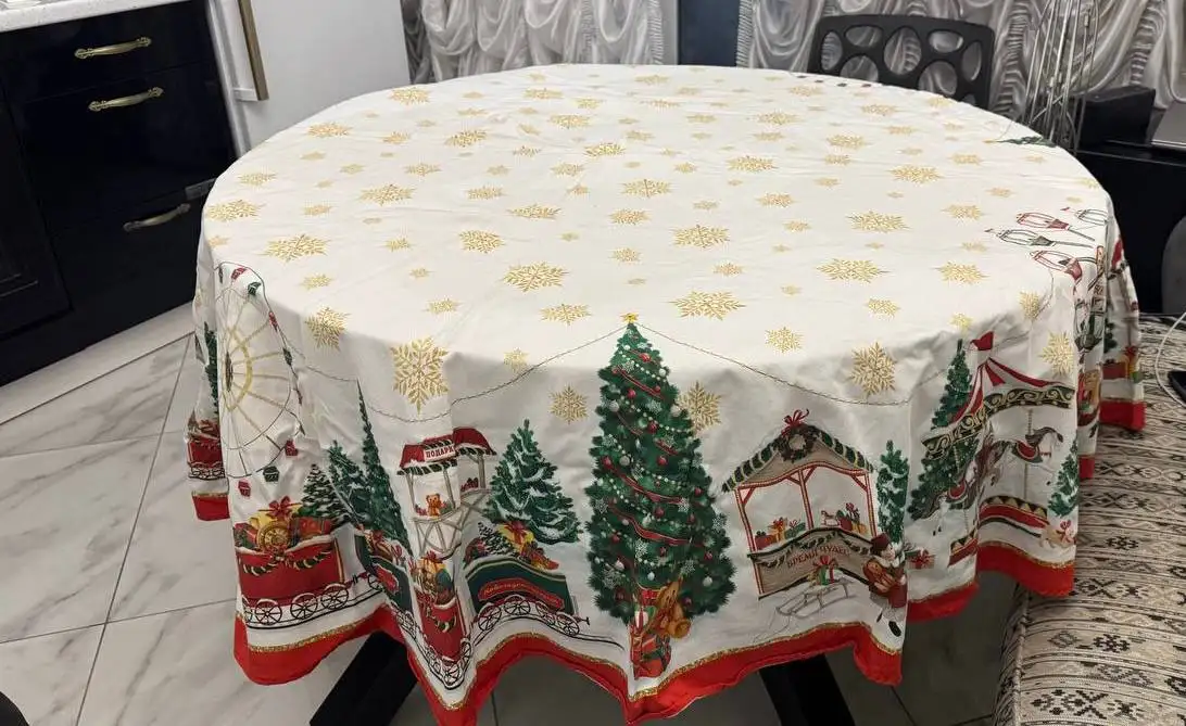 Новогодняя скатерть круглая 150x200 см - Барахолка в Санкт-Петербург