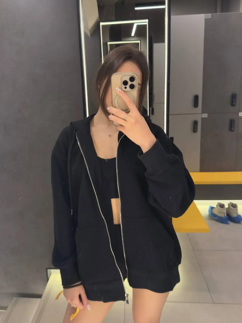 Женские худи на молнии черное и темно серое - Верхняя одежда (Одежда) в Санкт-Петербург