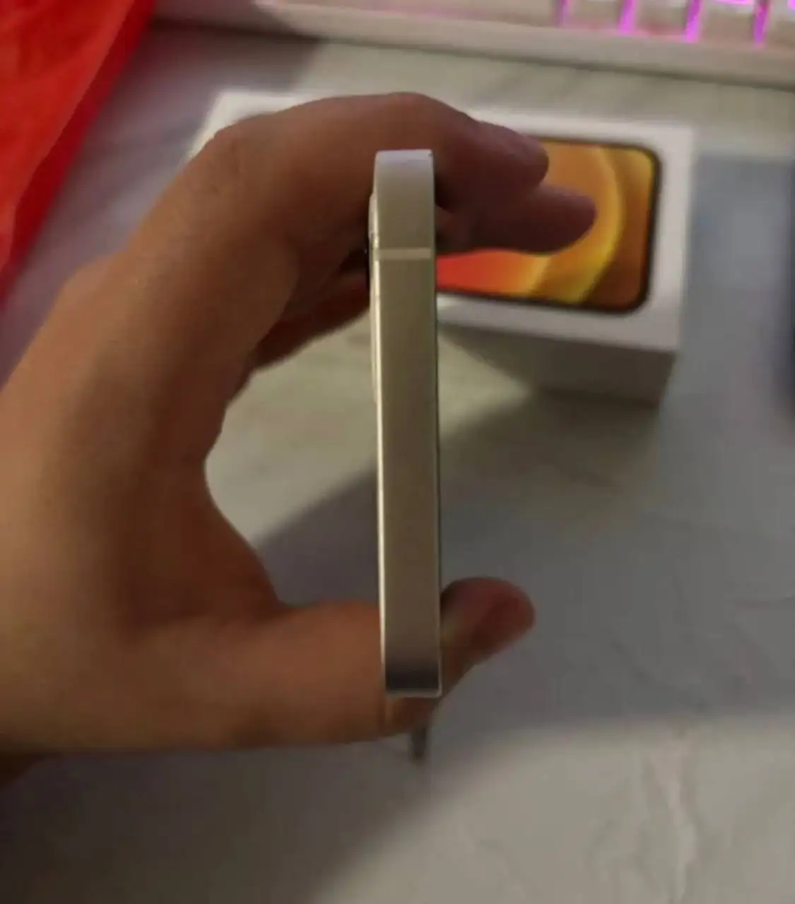 Продажа телефона с незначительными дефектами - Телефоны (Электроника) в Санкт-Петербург