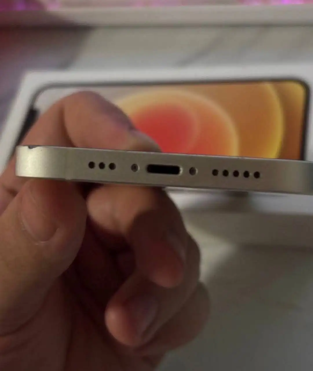 Продажа телефона с незначительными дефектами - Телефоны (Электроника) в Санкт-Петербург