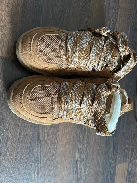 Кроссовки утепленные новые - Джинсы/шорты в Санкт-Петербург