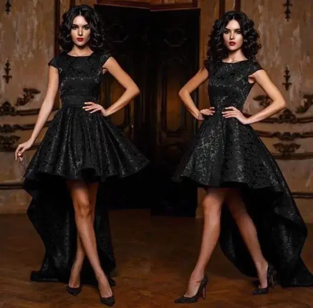 Платья для выпускного в отличном состоянии - Пижамы в Санкт-Петербург