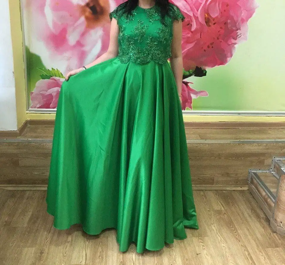 Платья для выпускного в отличном состоянии - Платья (Одежда) в Санкт-Петербург