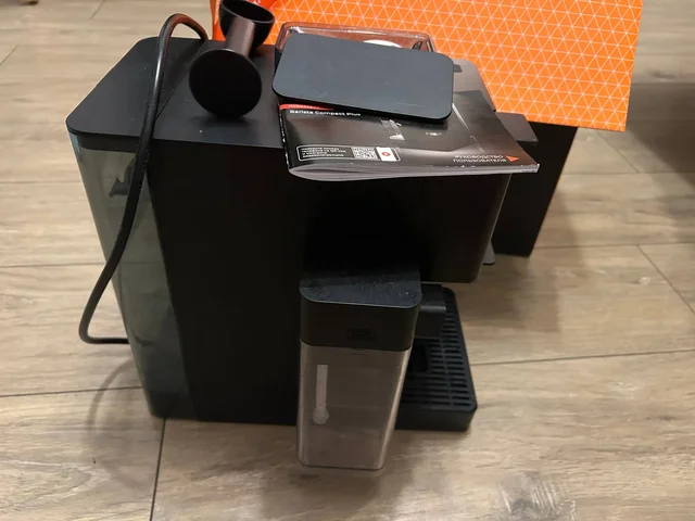 Кофе машина практически новая - Смартфоны и гаджеты в Санкт-Петербург