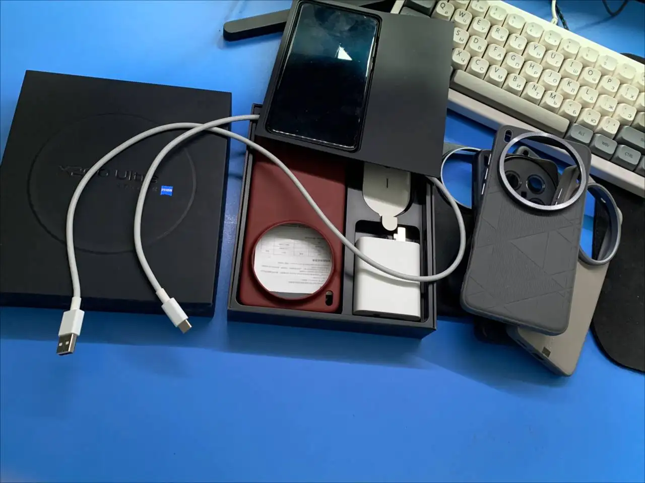 Продам Vivo x200 ultra 16/512 в отличном состоянии - Телефоны (Электроника) в Санкт-Петербург