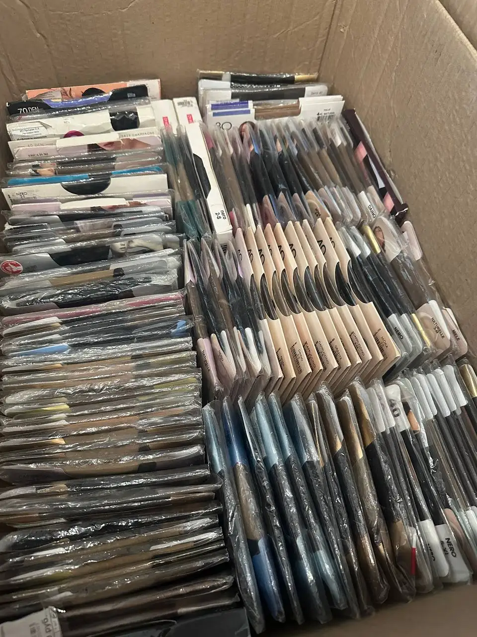 Распродажа остатков товара после закрытия магазина - Нижнее белье и колготки (Одежда) в Санкт-Петербург