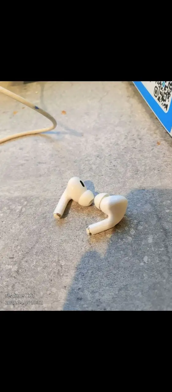 AirPods Pro 2 с поврежденным дисплеем - Наушники (Электроника) в Санкт-Петербург