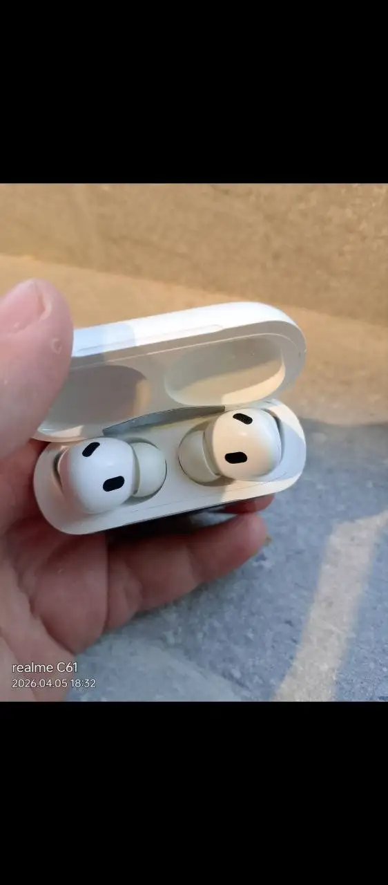 AirPods Pro 2 с поврежденным дисплеем - Наушники (Электроника) в Санкт-Петербург