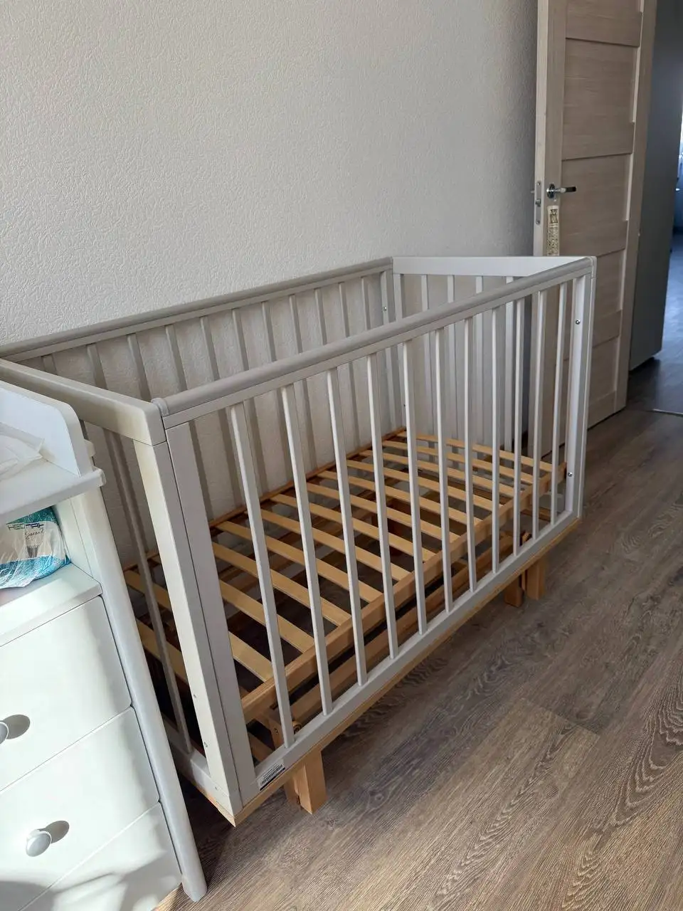 Продажа детской кроватки MOWbaby Lilla с продольным маятником - Детская мебель (Товары для детей) в Санкт-Петербург