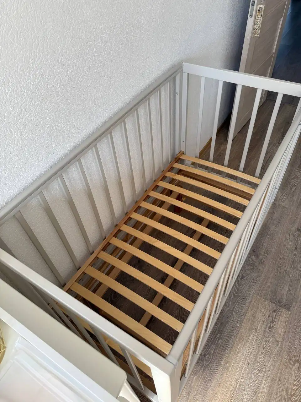 Продажа детской кроватки MOWbaby Lilla с продольным маятником - Детская мебель (Товары для детей) в Санкт-Петербург