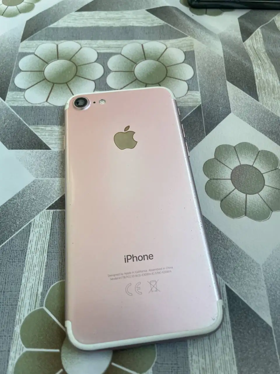 iPhone 7 полностью рабочий - Телефоны (Электроника) в Санкт-Петербург