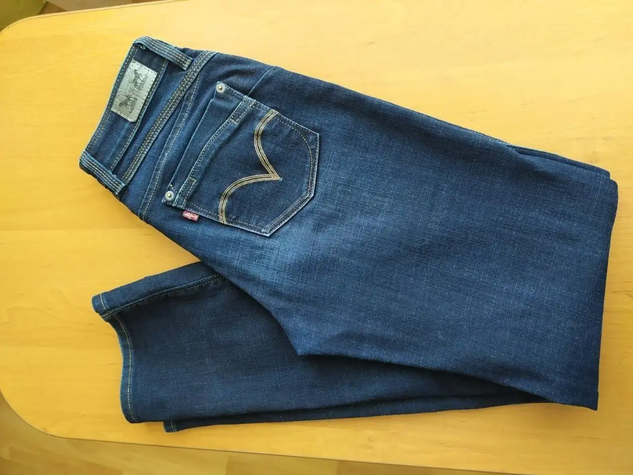 Продажа джинсов Levi's Flatters and Faunts Straight Leg - Джинсы (Одежда) в Санкт-Петербург