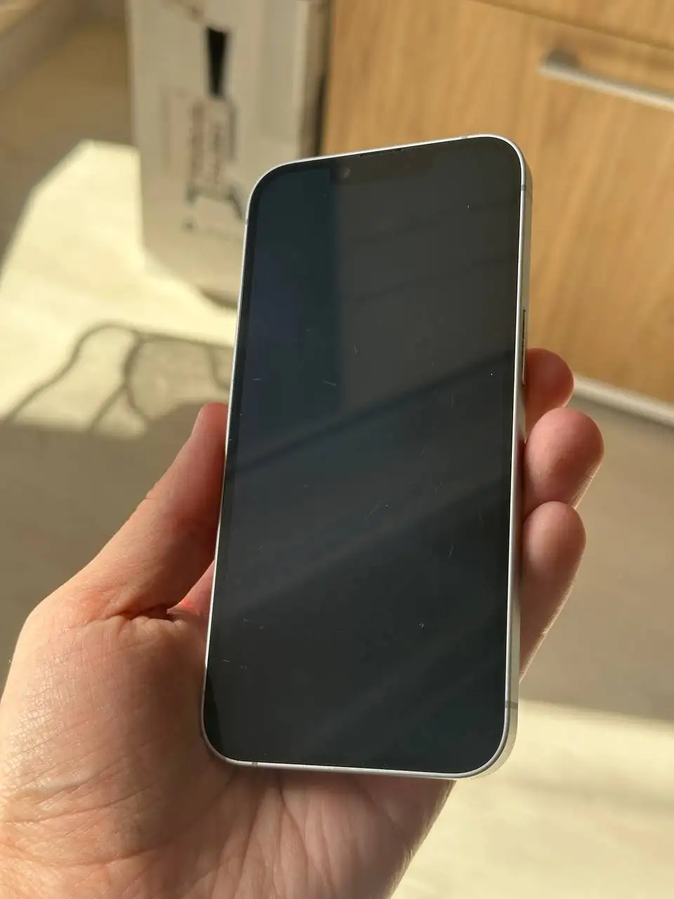 iPhone 16e 128gb с разбитой задней крышкой - Смартфоны (Электроника) в Санкт-Петербург