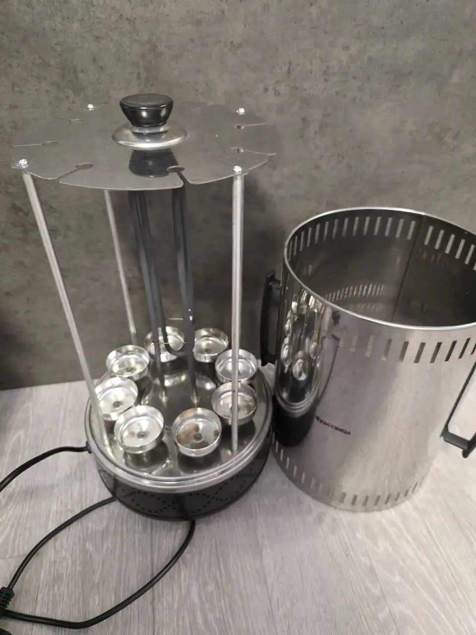 Электрошашлычница новая с 3 шампурами - Кухонная техника (Барахолка) в Санкт-Петербург