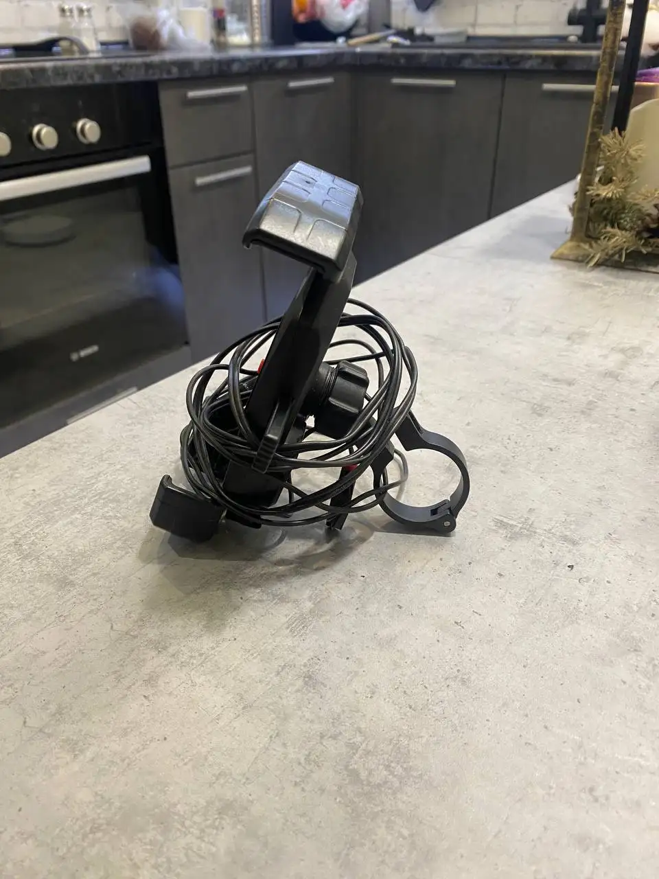 Держатель для телефона Kewig M14-A1 с беспроводной зарядкой - Электроника (Барахолка) в Санкт-Петербург