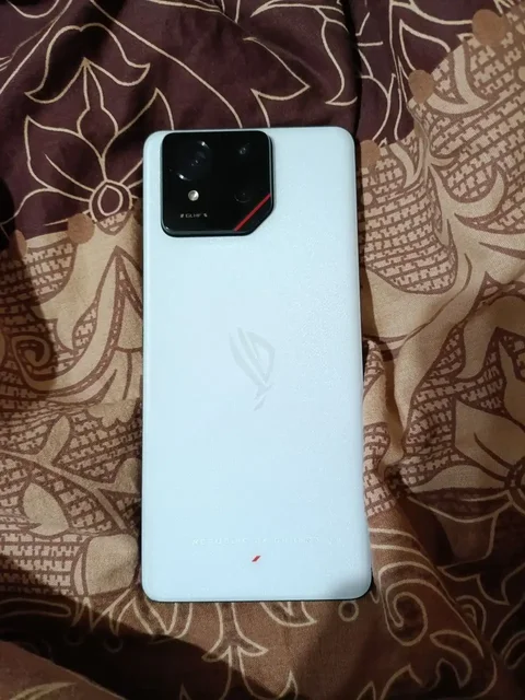 Asus ROG Phone 9 12/512 белый - Смартфоны в Санкт-Петербург