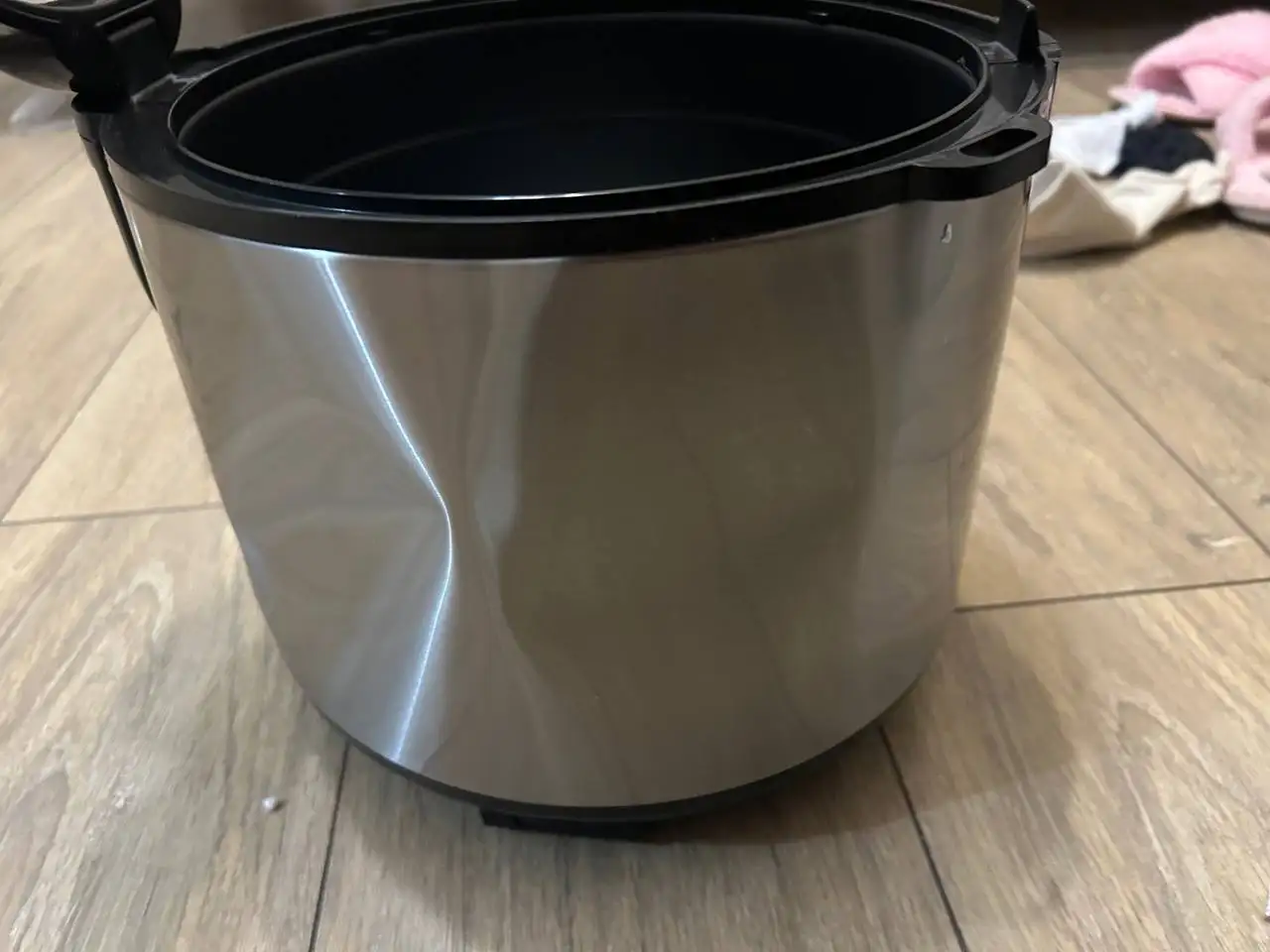 Мультиварка новая с дефектом корпуса - Мелкая бытовая техника (Электроника) в Санкт-Петербург