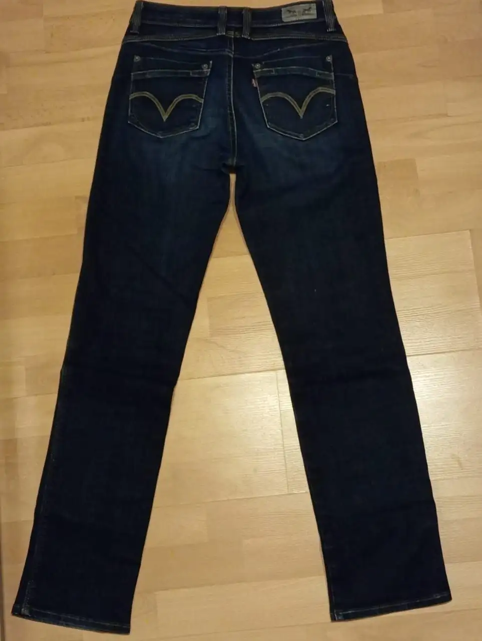 Женские джинсы Levi's Flatters and Faunts Straight Leg - Женская одежда (Одежда) в Санкт-Петербург