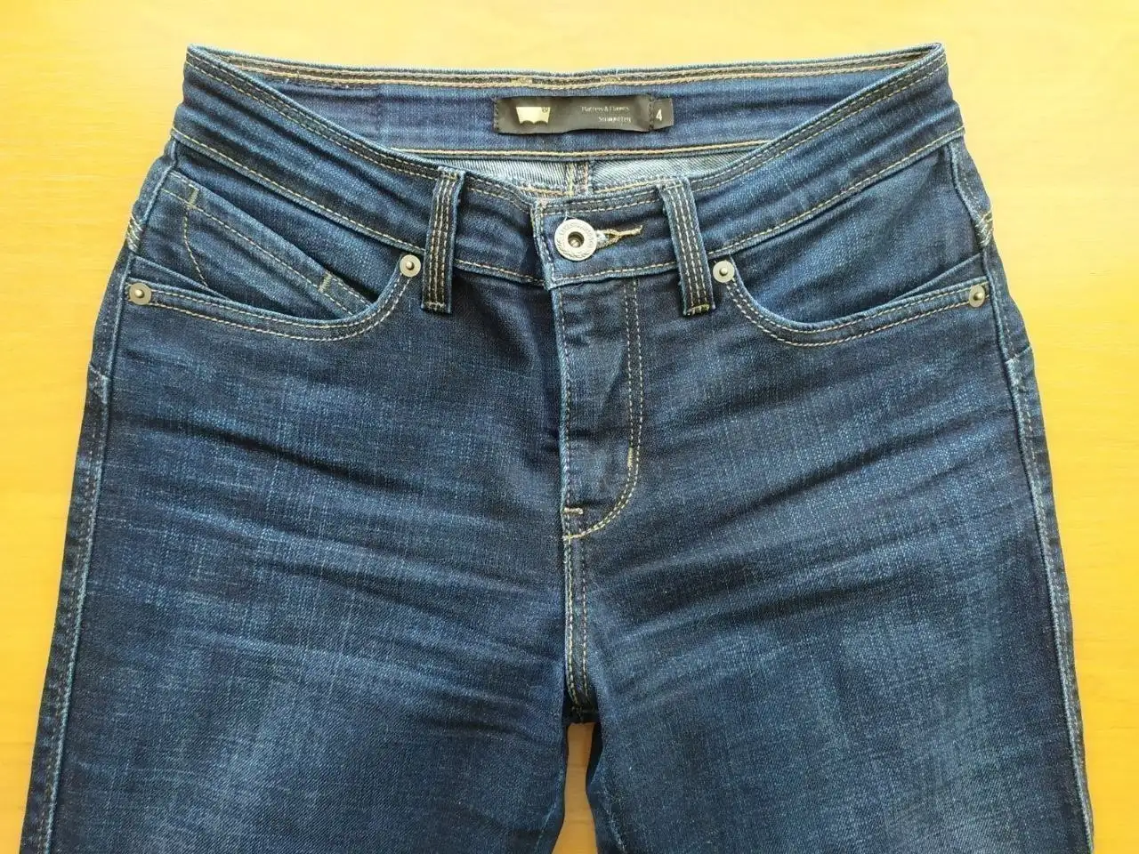 Женские джинсы Levi's Flatters and Faunts Straight Leg - Женская одежда (Одежда) в Санкт-Петербург