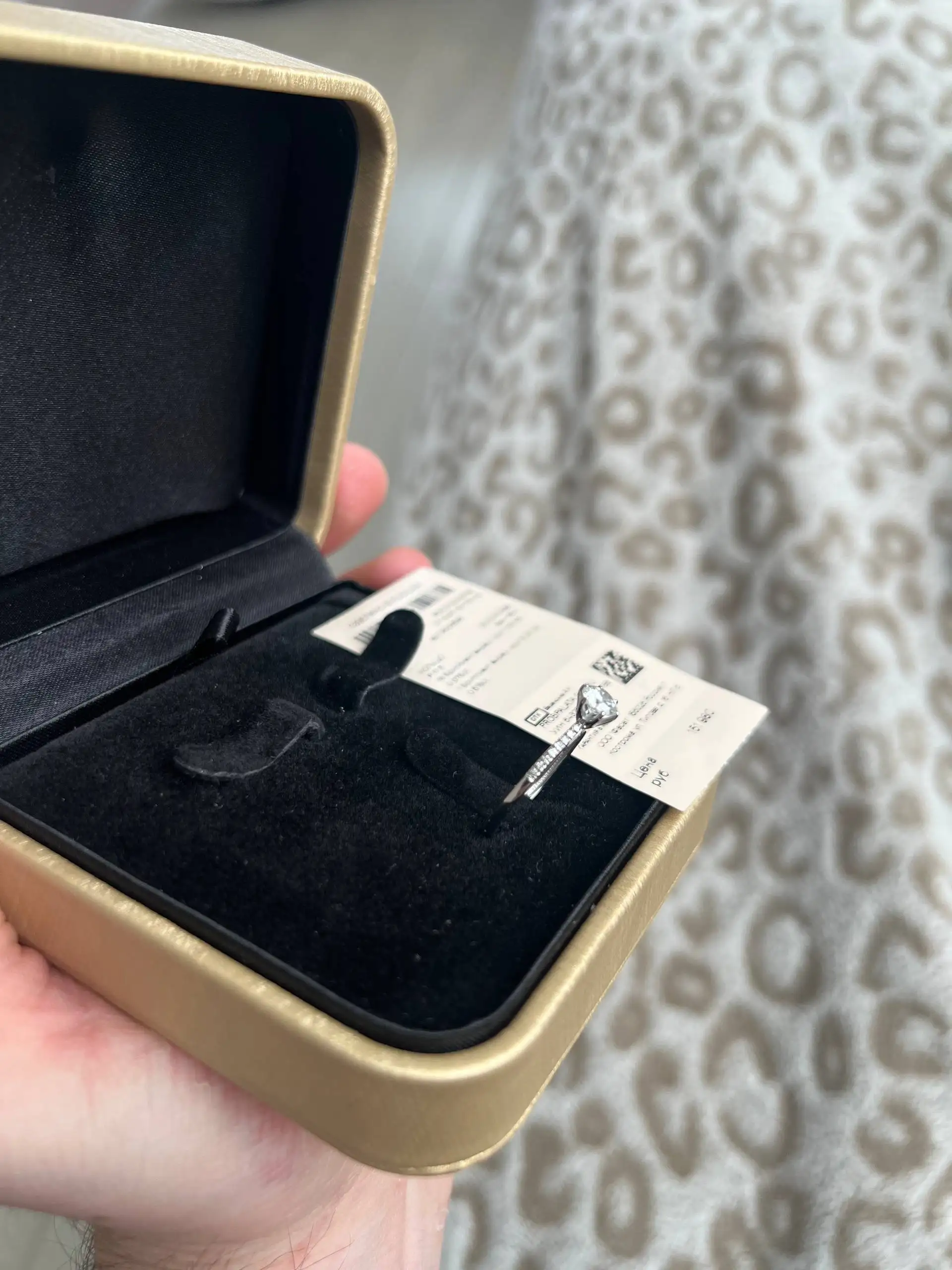 Кольцо из белого золота 585 пробы с бриллиантами - Ювелирные изделия (Барахолка) в Санкт-Петербург