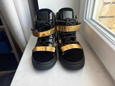 Оригинальные Guiseppe Zanotti 41 размер - Куртки в Санкт-Петербург