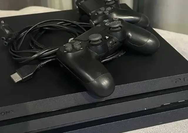 Продам игровую приставку PS4 Pro - Дроны в Санкт-Петербург