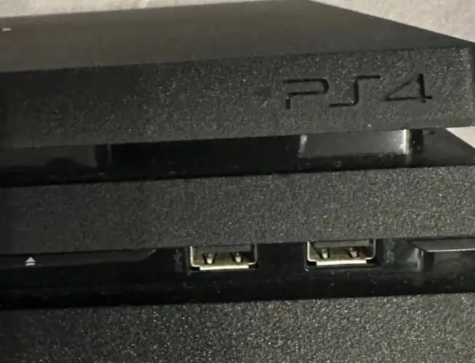 Продам игровую приставку PS4 Pro - Игровые приставки (Электроника) в Санкт-Петербург