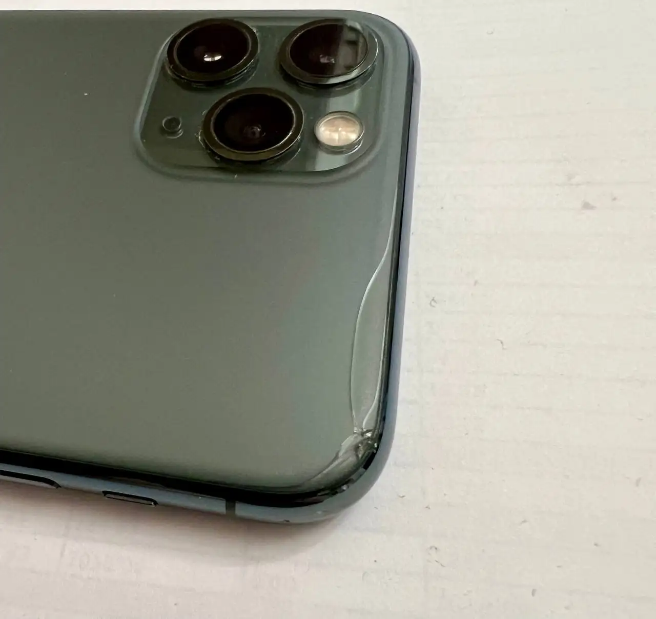 iPhone 11 Pro 64GB с небольшим сколом - Мобильные телефоны (Электроника) в Санкт-Петербург