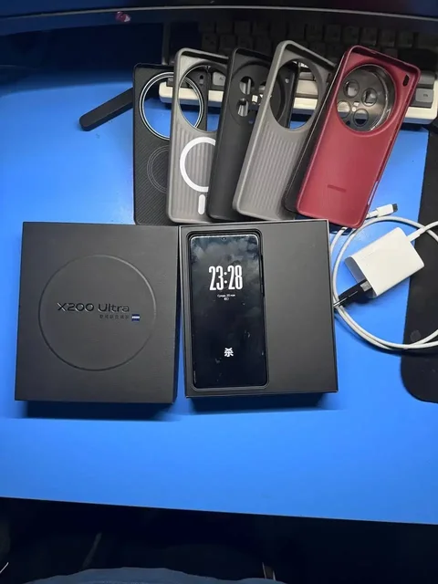 Флагман Vivo x200 ultra - Телефоны и гаджеты в Санкт-Петербург