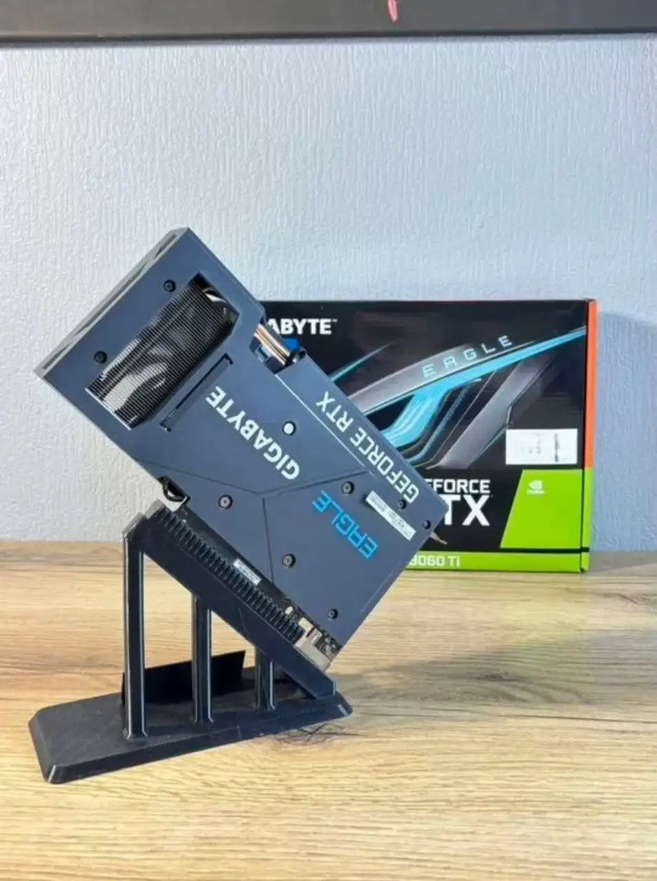 Продам видеокарту Gigabyte RTX 3060 Ti - Видеокарты (Электроника) в Санкт-Петербург