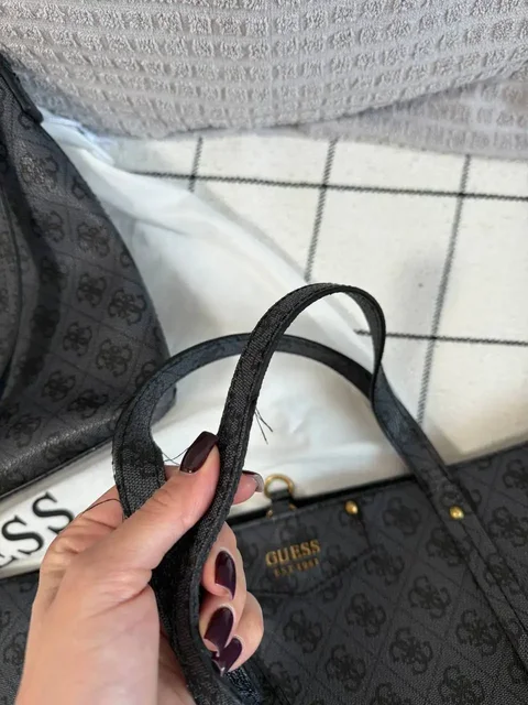 Продаю комплект сумок и кошелька Guess - Футболки в Санкт-Петербург