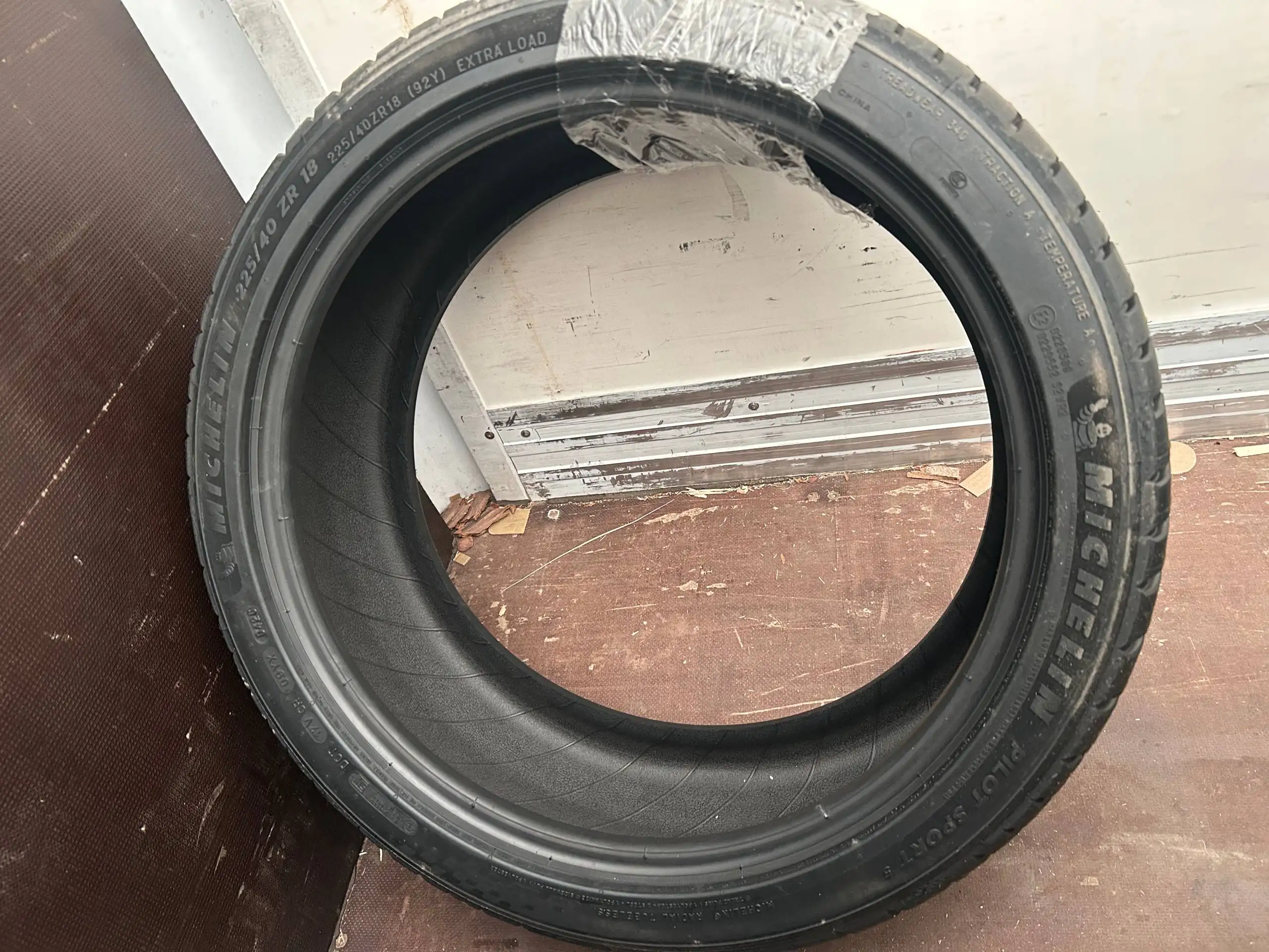 Продаю шину Мишлен 225/40R18 - Шины (Авто) в Санкт-Петербург