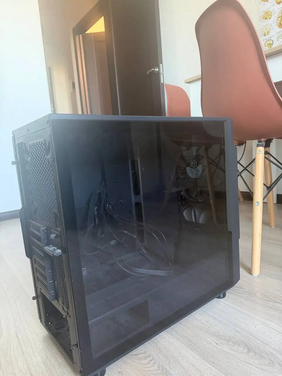 Продажа корпуса Thermaltake и монитора Sanc - Электроника в Санкт-Петербург