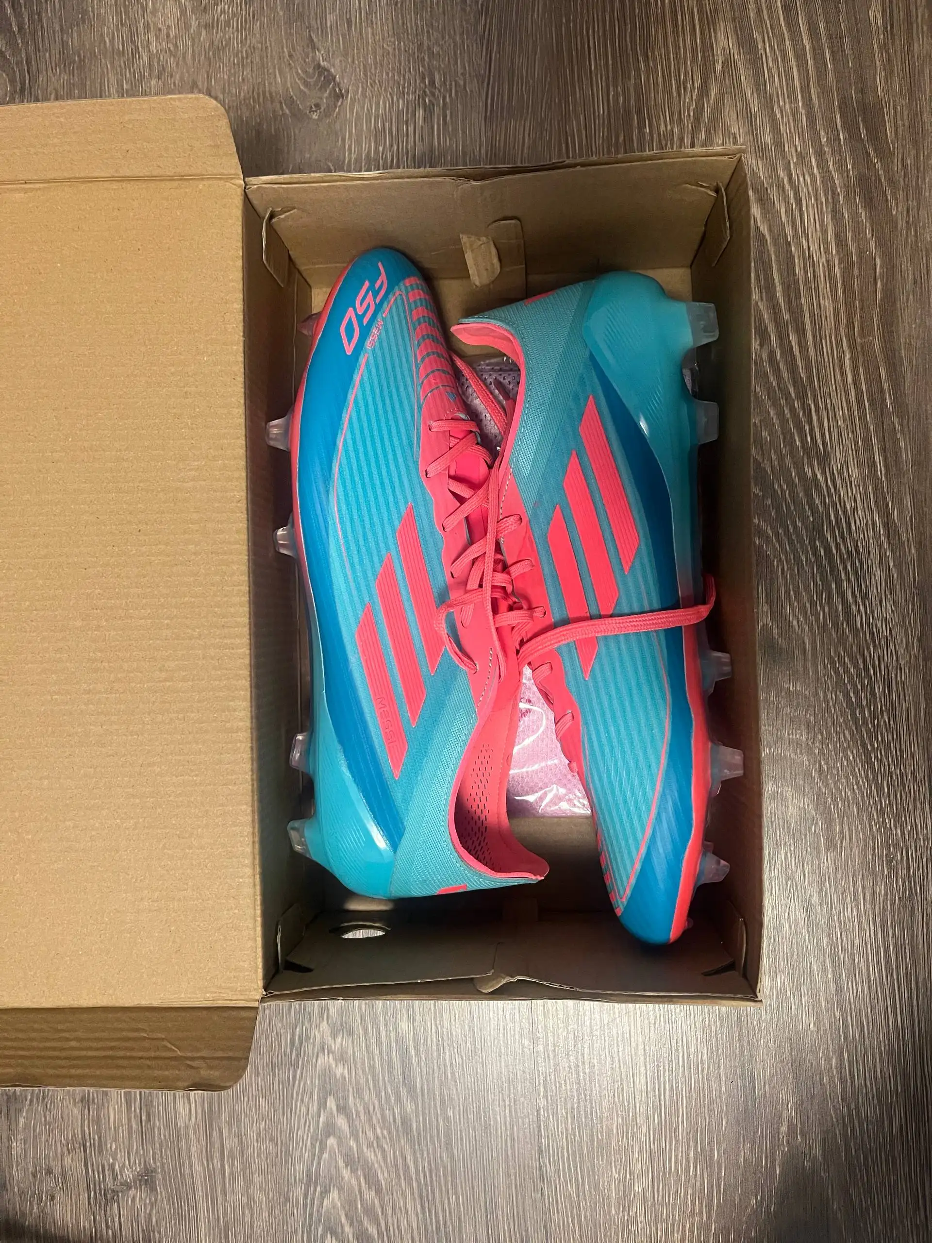 Продам кроссовки adidas F50 новые - Обувь (Одежда) в Санкт-Петербург