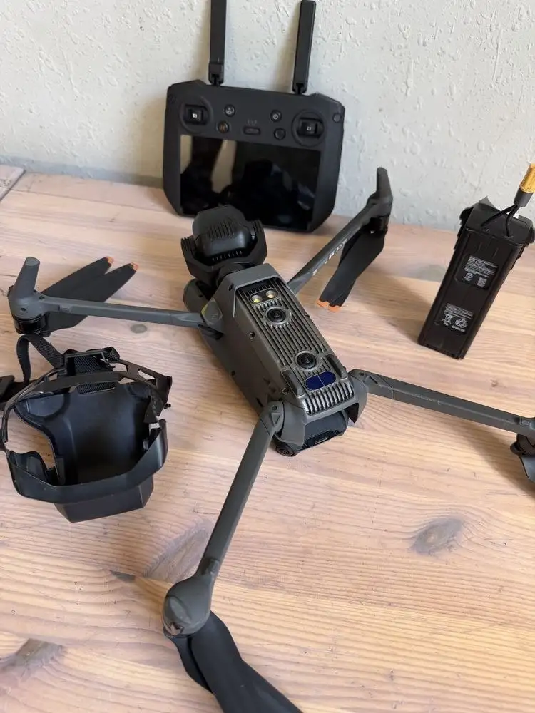 Mavic 3 Pro с пультом и аккумулятором - Квадрокоптеры (Электроника) в Санкт-Петербург