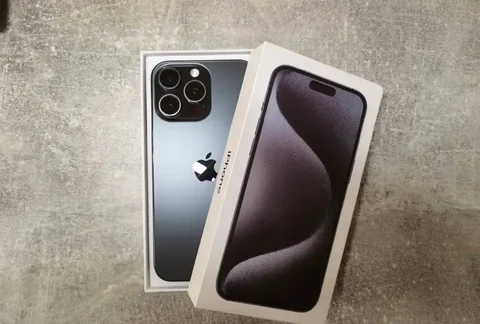 Продам iPhone 15 Pro Max 256GB - Источники питания в Санкт-Петербург