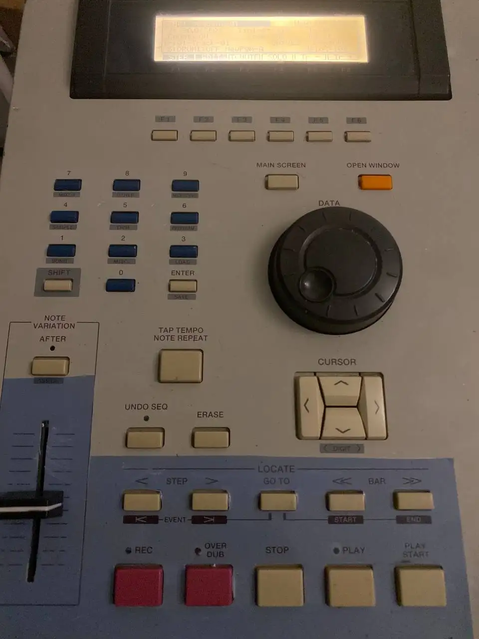MPC Akai 2000xl - Музыкальное оборудование (Электроника) в Санкт-Петербург