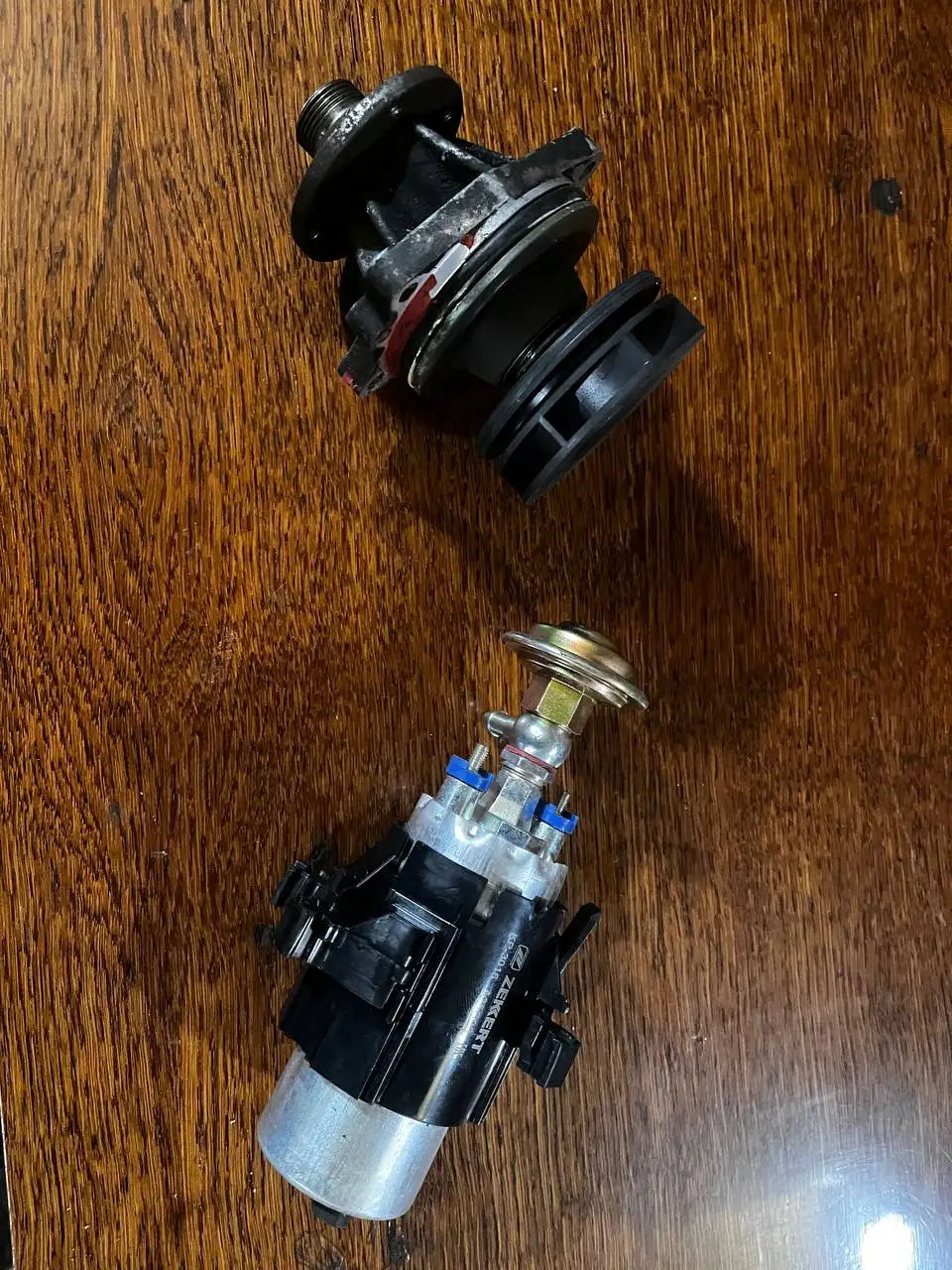 Топливный насос и помпа для BMW E34 - Автозапчасти (Запчасти) в Калининград