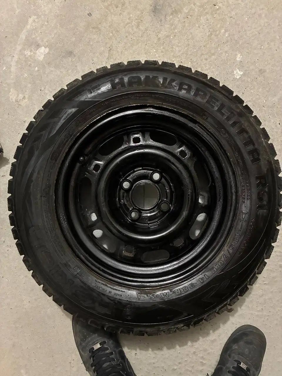 Запаска 185/70 R14 на жирной резине - Шины и диски (Запчасти) в Калининград