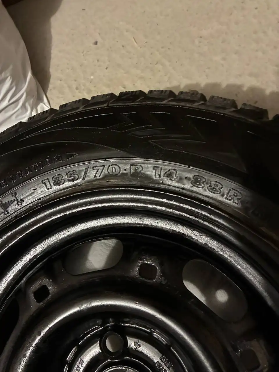 Запаска 185/70 R14 на жирной резине - Шины и диски (Запчасти) в Калининград