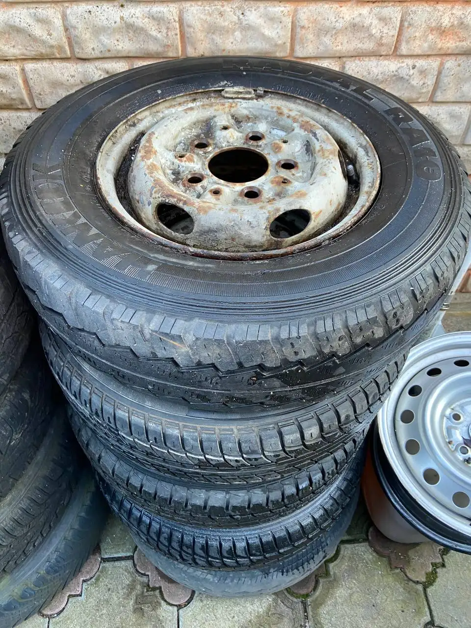 Шины R14 по 2000 за штуку - Шины и диски (Авто) в Калининград