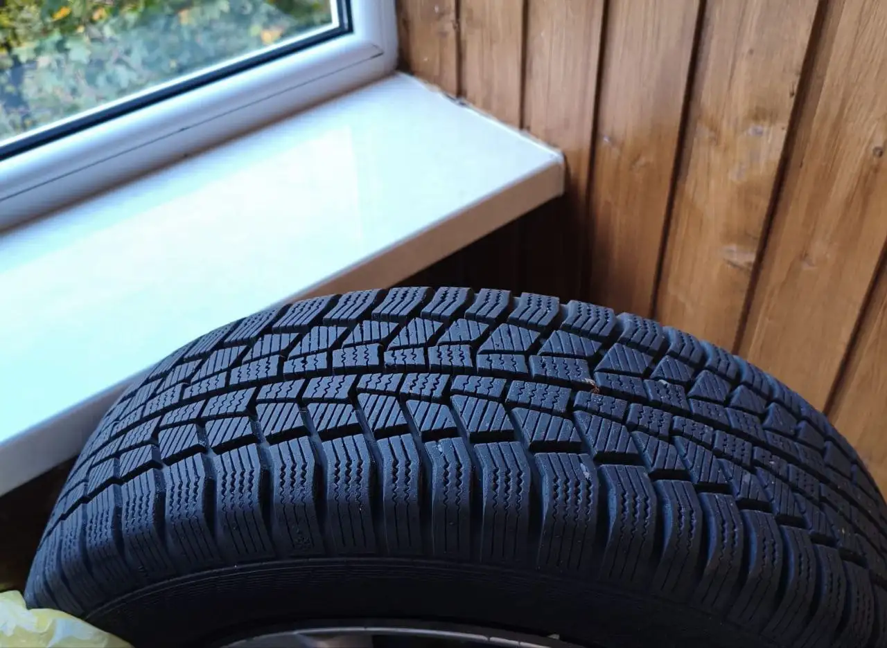 Комплект зимней резины на дисках для Киа Рио 2 - Запчасти (Авто) в Калининград