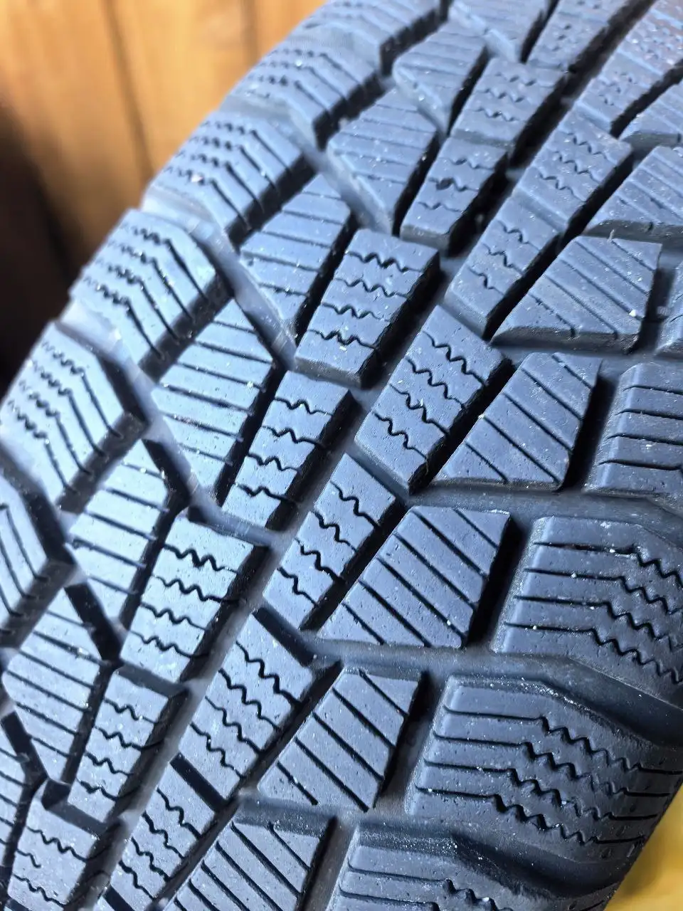 Комплект зимней резины на дисках для Киа Рио 2 - Запчасти (Авто) в Калининград